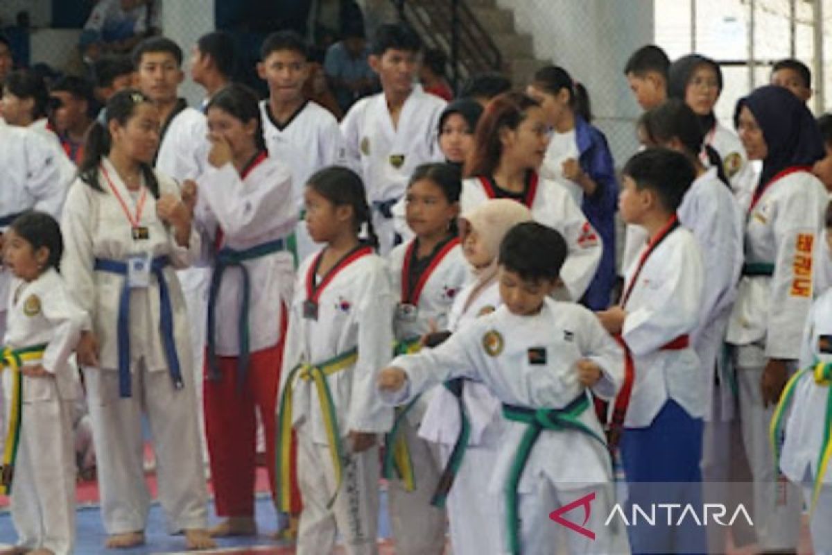 Ratusan atlet muda bertanding di kejuaraan taekwondo Banjarmasin