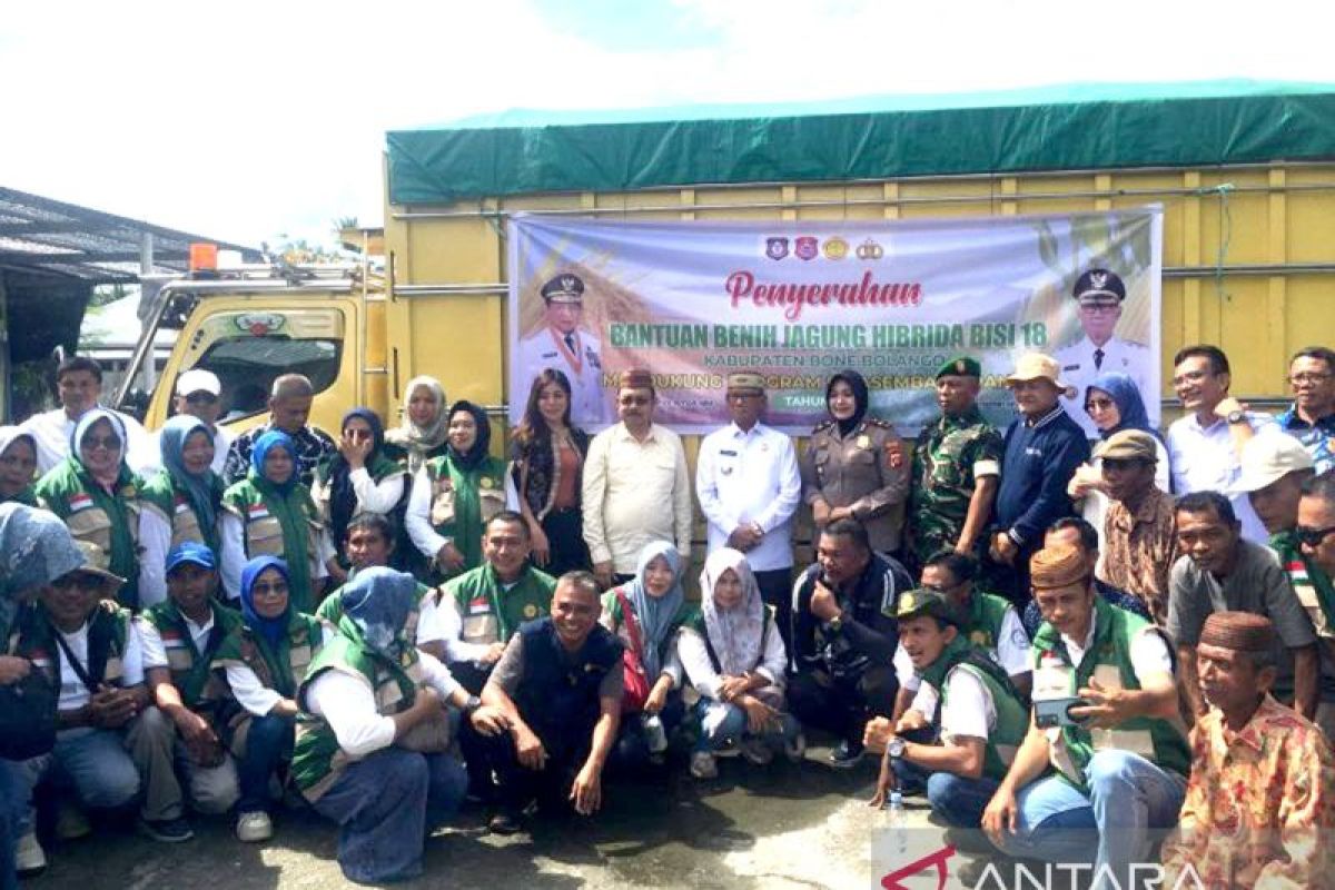 Pemkab Bone Bolango serahkan bantuan pertanian dan CPP