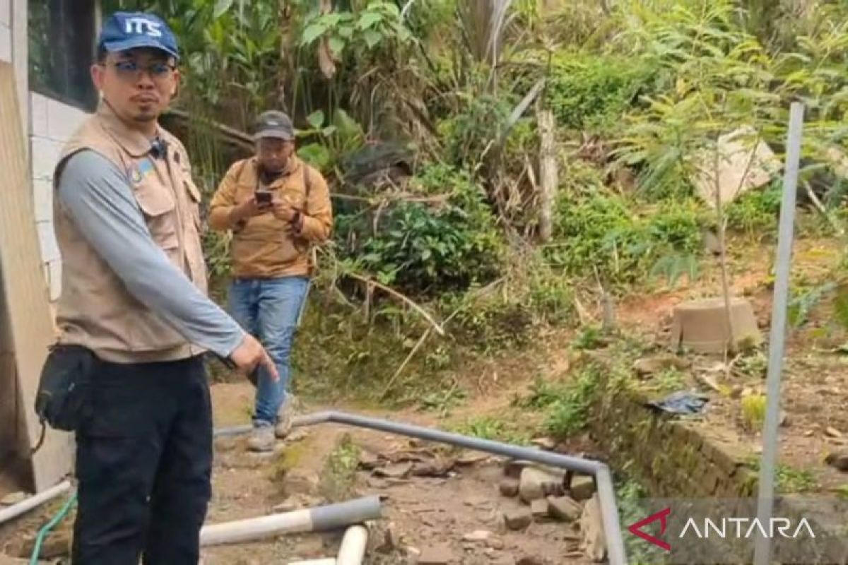 Pemkab Madiun relokasi warga terdampak tanah retak pada  2026