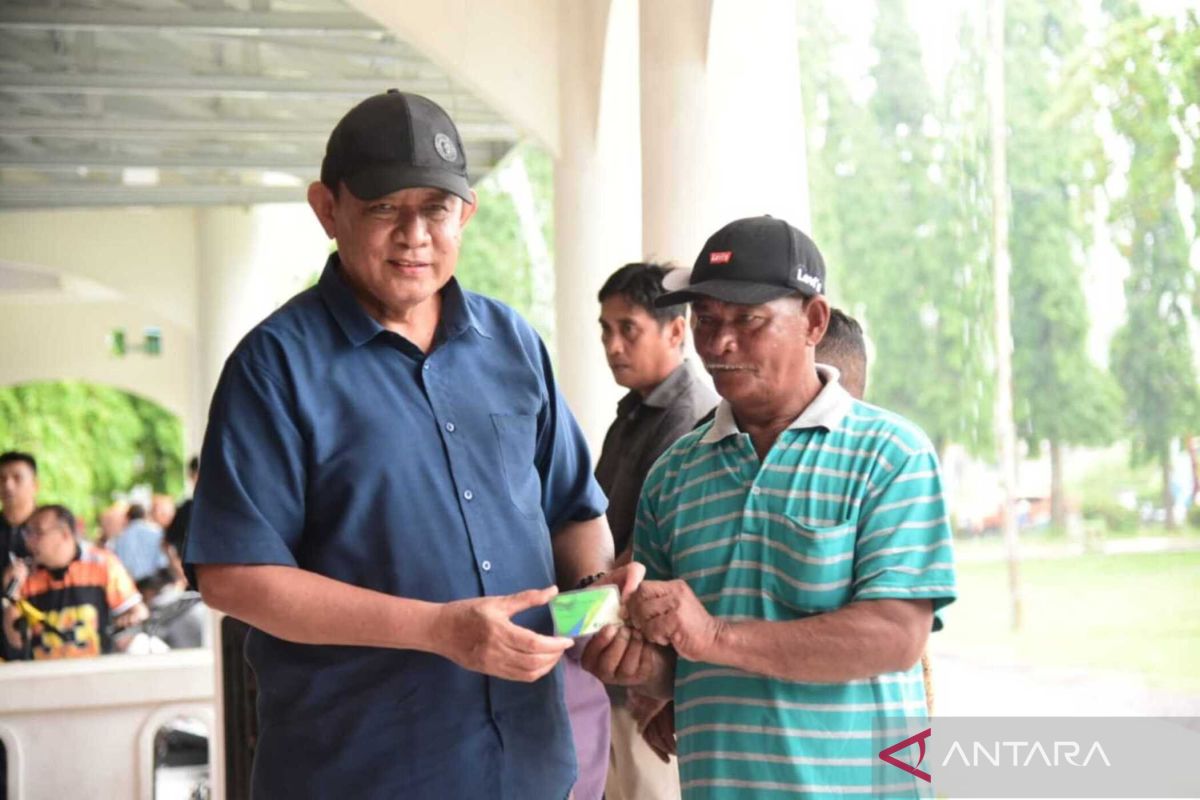 Pemprov Gorontalo salurkan bantuan sosial di Kabupaten Boalemo