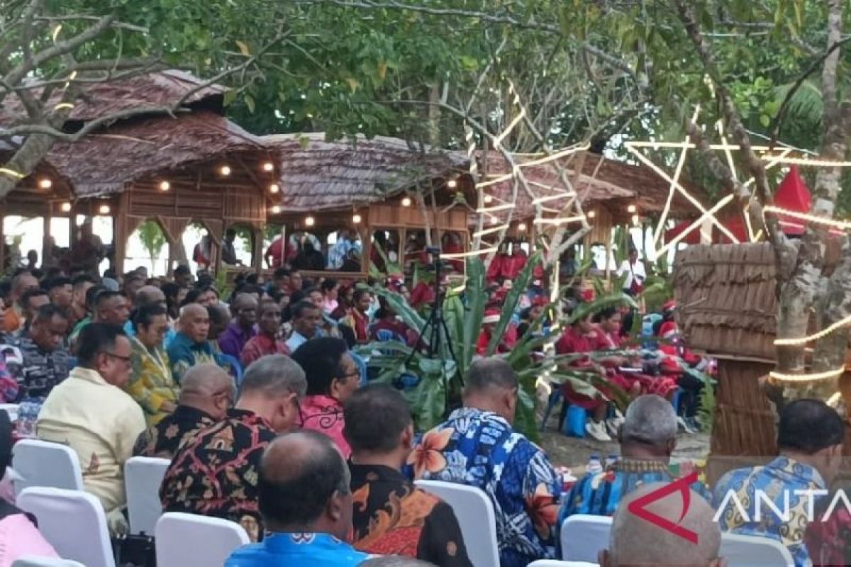 Bupati Biak Papua Natal bersama warga 3T perkuat persaudaraan