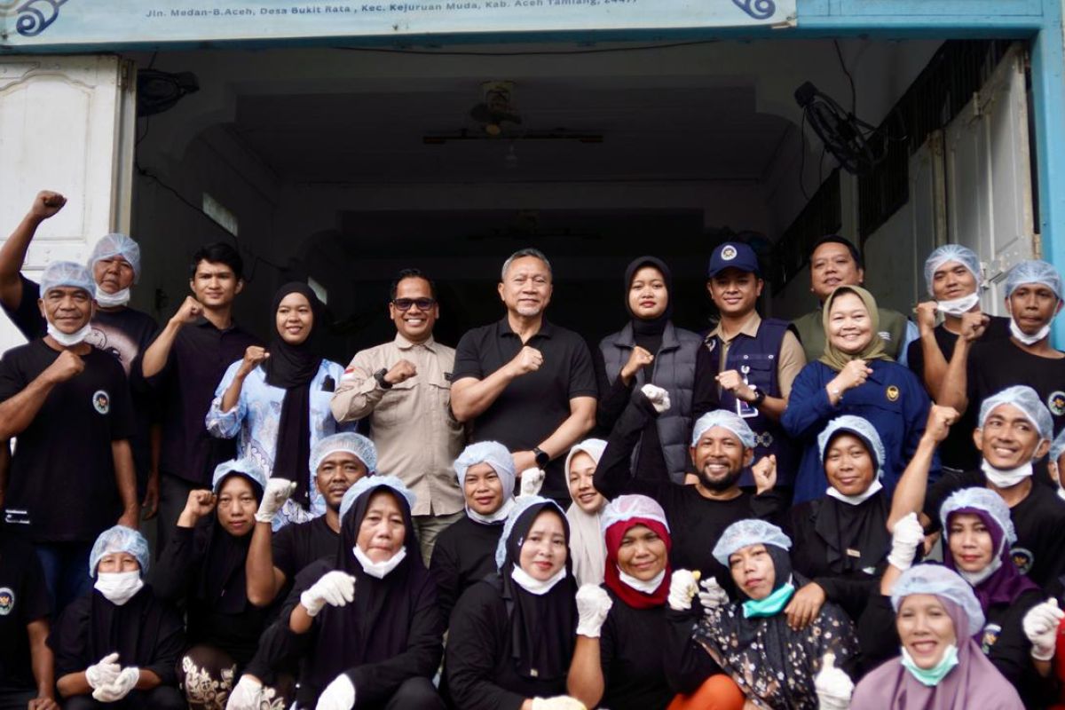 Menko Pangan beri semangat petugas SPPG di daerah bencana