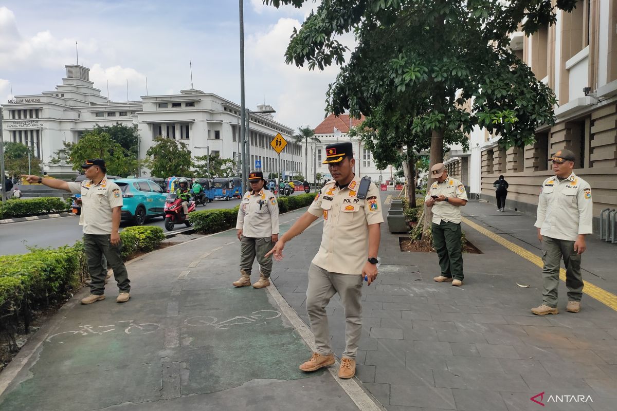 Satpol PP Jakbar gencarkan pengawasan PKL liar di Kota Tua