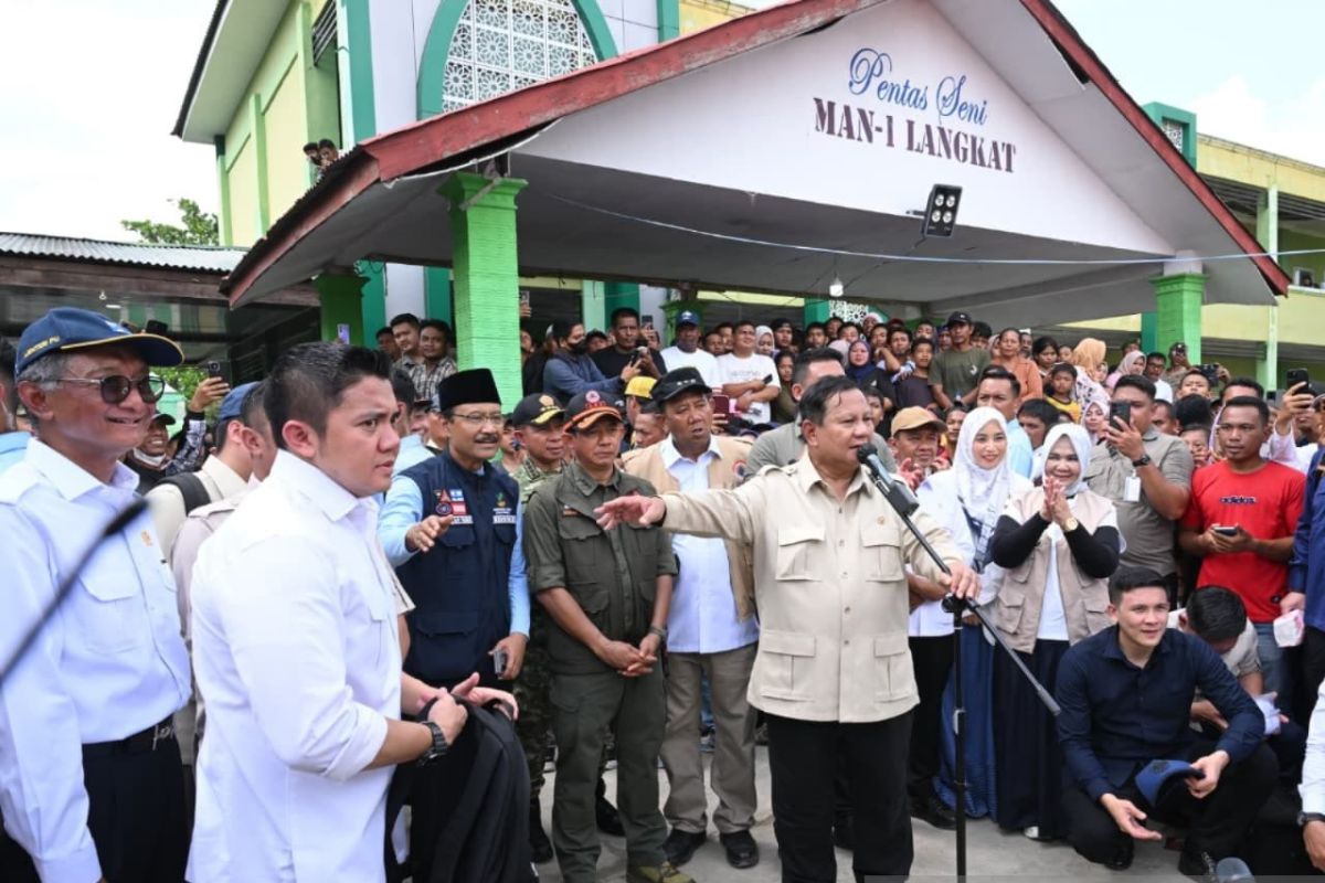 Presiden kenalkan Seskab Teddy di posko Langkat