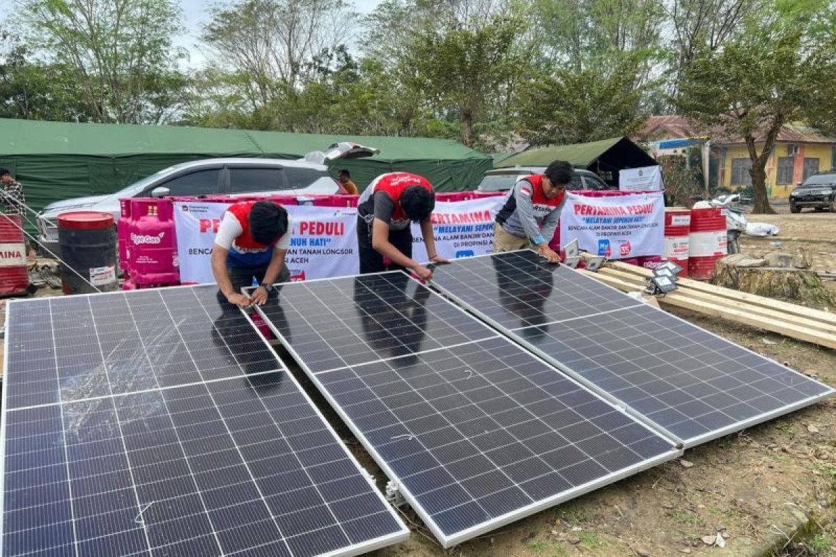 Pertamina hadirkan listrik tenaga surya, terangi tenda pengungsi Aceh Tamiang
