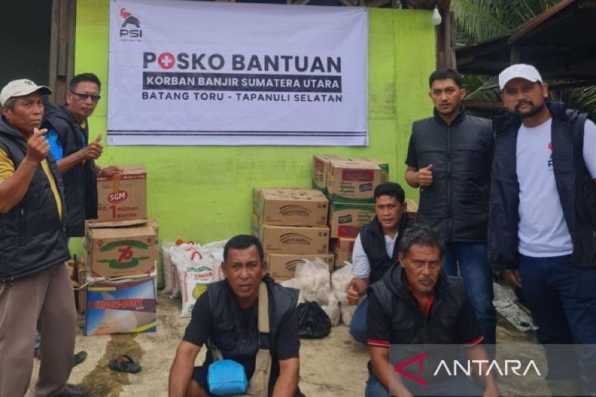 Sejumlah desa masih terisolasi, PSI Tapsel salurkan bantuan ke Sangkunur