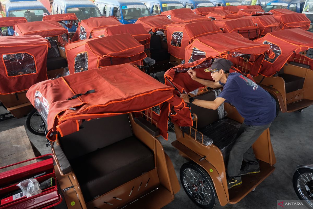 Dua ratus becak listrik bantuan presiden siap didistribusikan pada penarik becak lansia di Solo