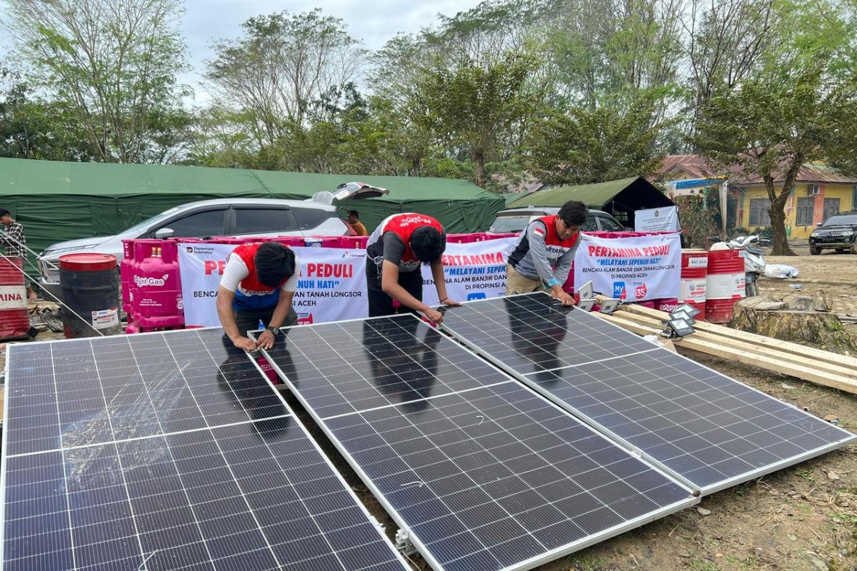 Pertamina bantu listrik tenaga surya di Pengungsian Aceh Tamiang