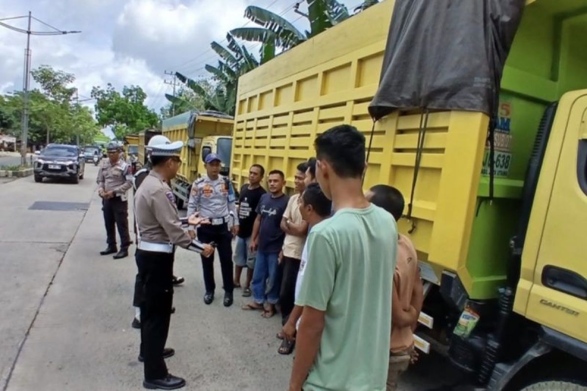 Forum LLAJ Balangan sosialisasikan keamanan berkendara kepada sopir truk