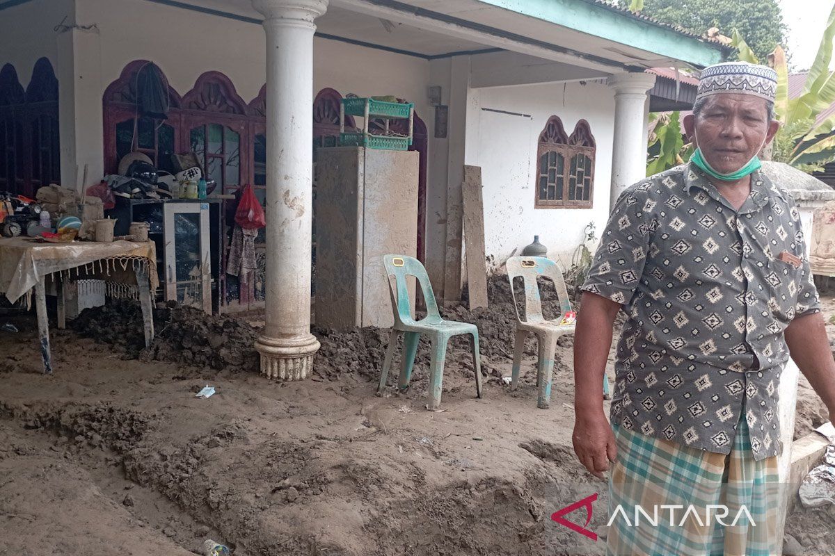 Korban banjir di Pidie Jaya butuh alat penanganan lumpur