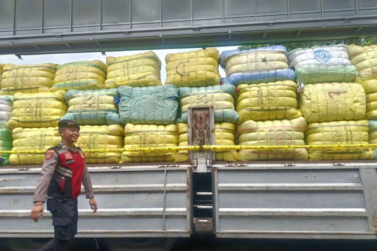 Polisi temukan bakteri berbahaya dalam pakaian bekas jaringan Korsel