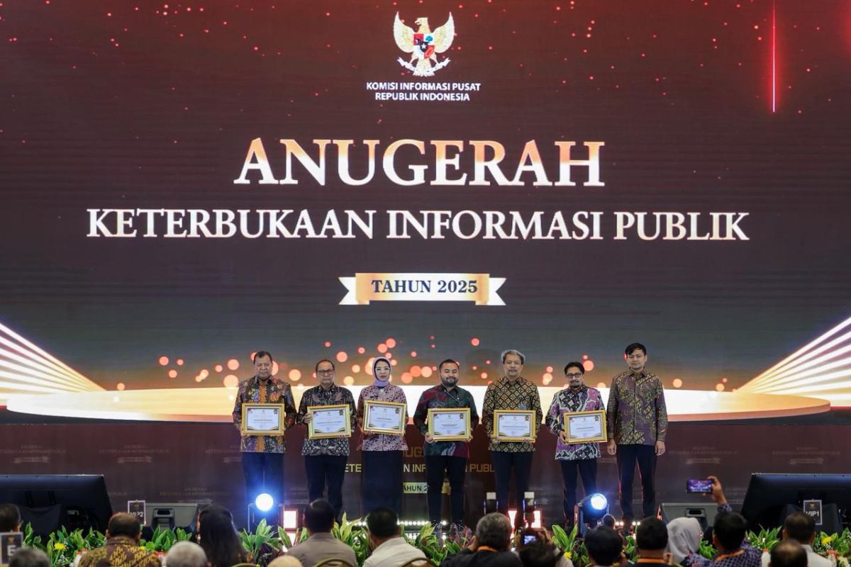 Kemenkop, KemenUMKM raih predikat Informatif dalam Anugerah KIP 2025