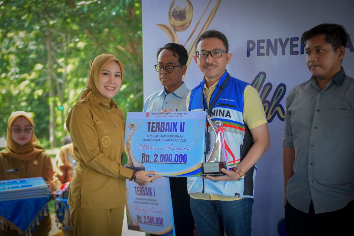 DLH Boyolali beri Abhinawa Anugraha untuk para pengelola lingkungan hidup