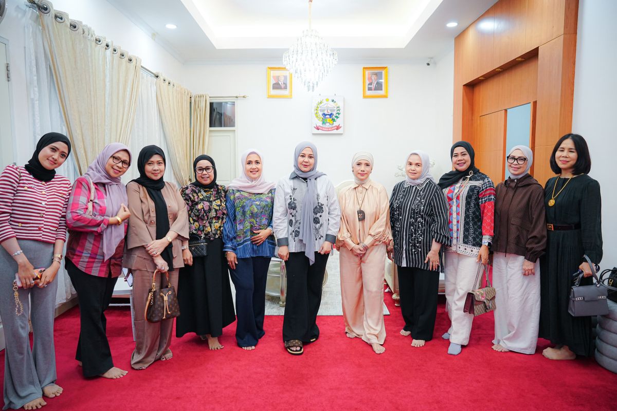 Pemprov Sulsel terima donasi dari komunitas perempuan untuk Sumatera