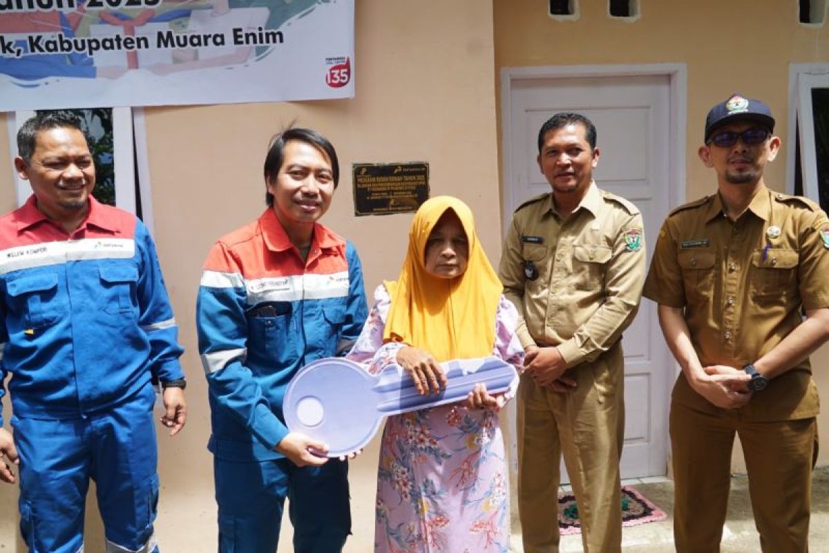 Rumah papan disulap jadi istana mungil, kado akhir tahun Pertamina EP untuk Cecep dan Junia