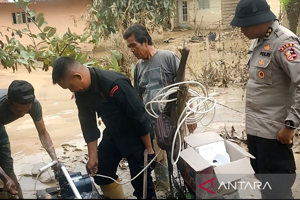 Polri bangun sumur bor dan pasang tandon di Aceh Tamiang
