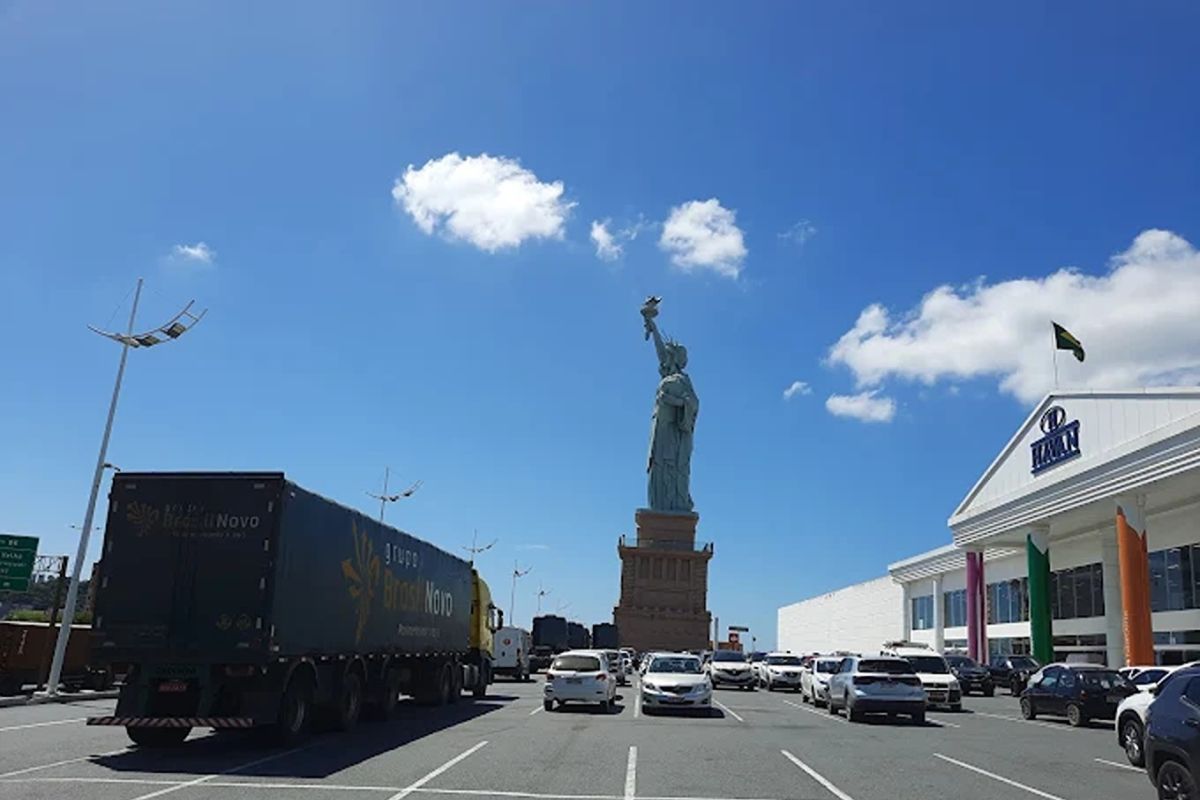 Sejarah dan makna Patung Liberty di balik video robohnya yang viral