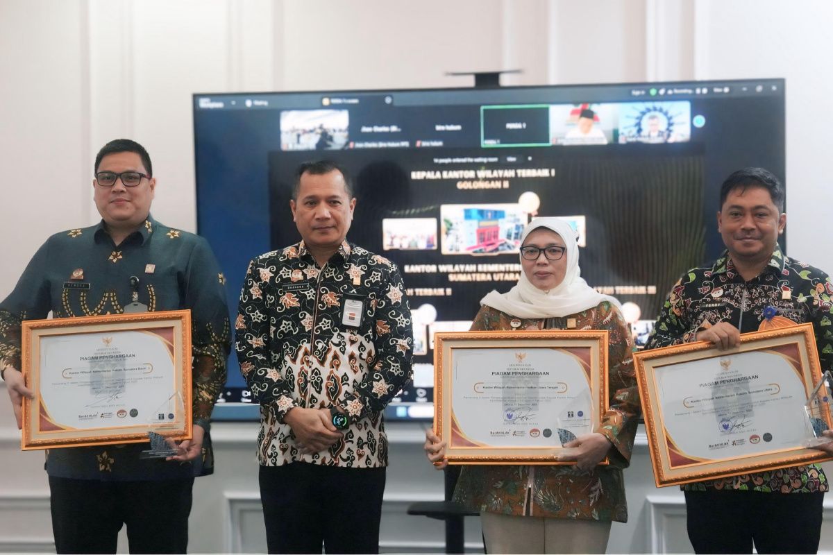 Kanwil Kemenkum Jateng raih penghargaan terbaik dalam penganugerahan legislasi daerah