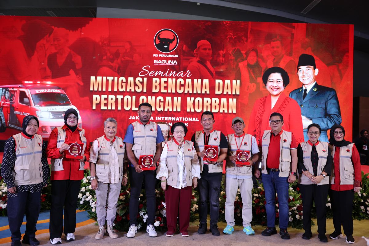 Megawati temui tiga korban bencana Aceh, Sumbar dan Jabar