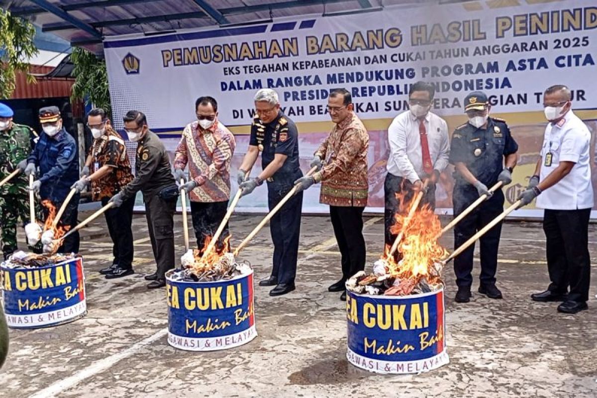 Bea Cukai Sumatera Bagian Timur musnahkan barang ilegal senilai Rp45,8 miliar
