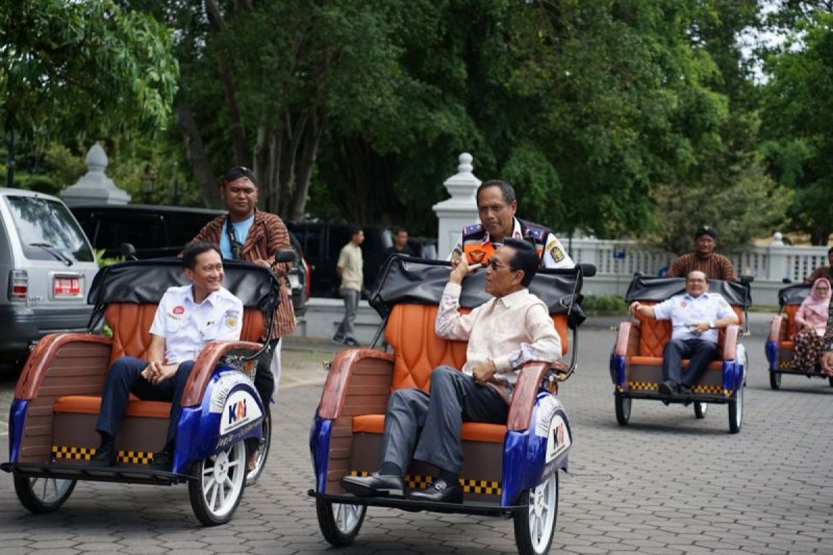 KAI salurkan bantuan becak listrik ke DIY dukung transportasi hijau