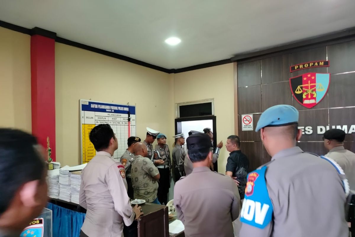 Polda Riau cek urine Polisi Dumai, hasilnya 215 negatif narkoba