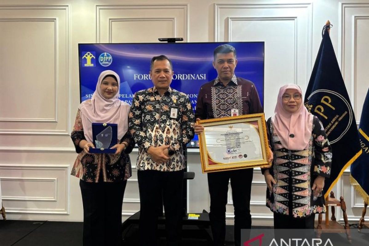 Kanwil Kemenkum Riau Juara I Legislasi Daerah, Tegaskan Peran Harmonisasi Regulasi