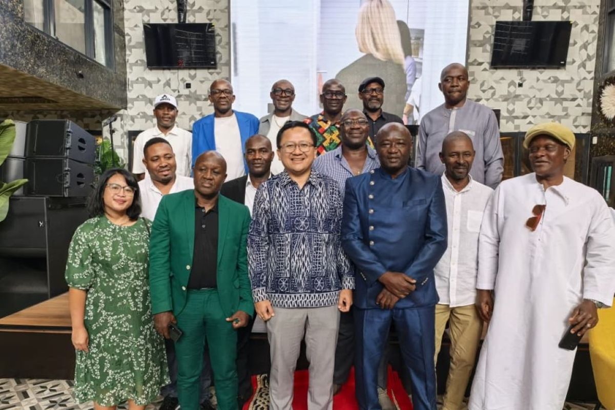 KBRI Yaounde ajak reuni pemain bola Kamerun alumni klub Indonesia