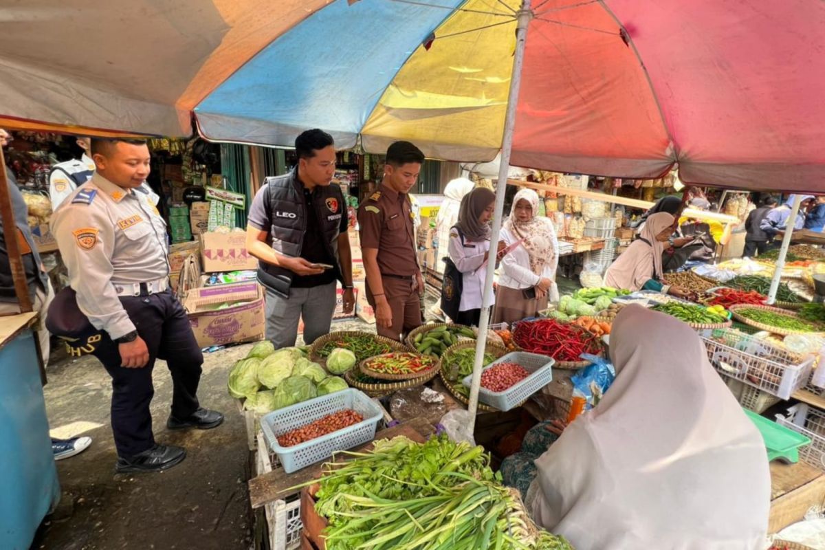 Satreskrim Polres Wonosobo pantau harga dan stok barang jelang Nataru