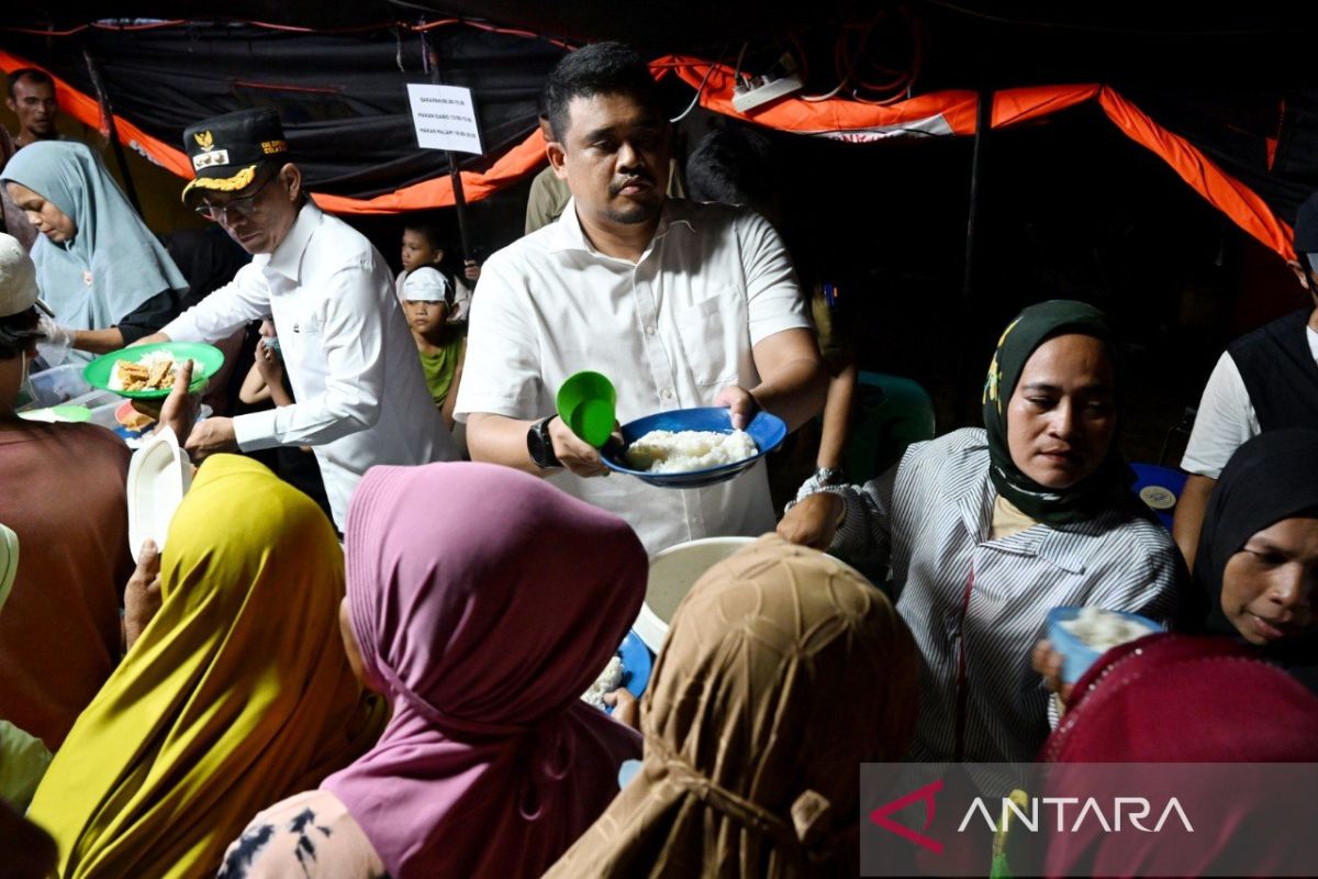 Gubernur Sumut layani pengungsi hingga dini hari di Tapanuli Selatan