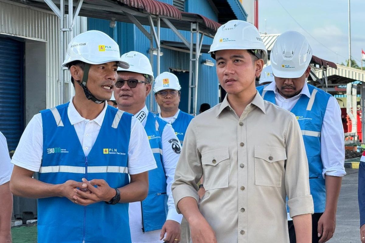 Gibran tinjau PLTMG Nias pastikan pasokan listrik Natal dan Tahun Baru