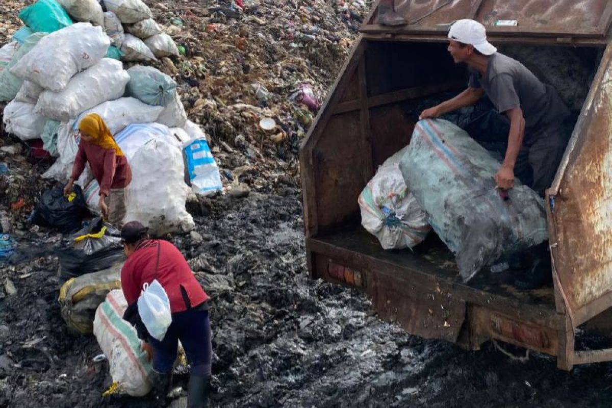Jalan Makassar menuju Kota Emas 2029 di tengah 999 ton sampah