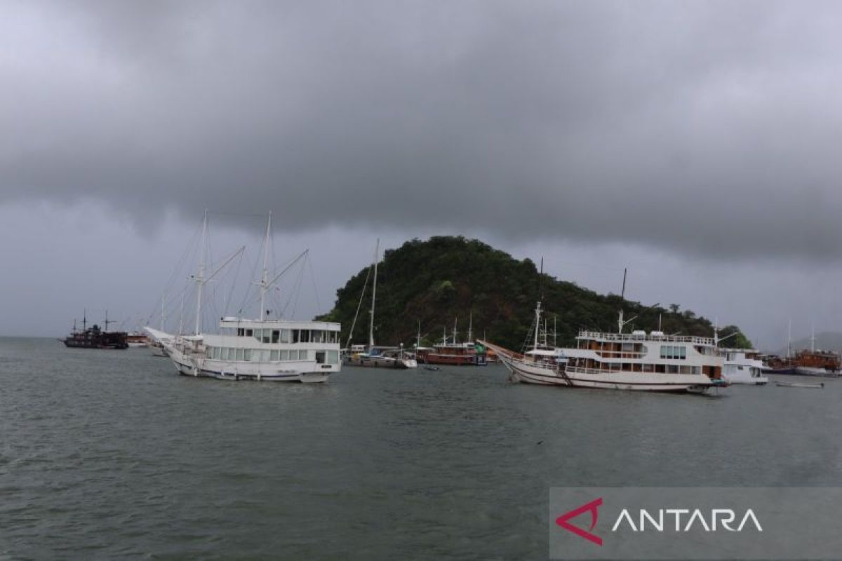 BMKG mengimbau warga dan pelaku wisata di Labuan Bajo waspadai cuaca ekstrem