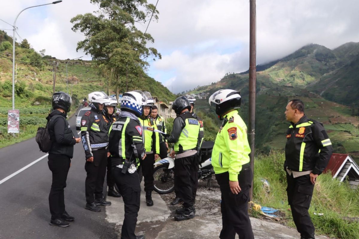 Kapolres Wonosobo pantau arus wisata Dieng