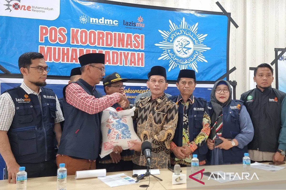 Muhammadiyah salurkan beras bantuan NGO UEA masyarakat korban banjir