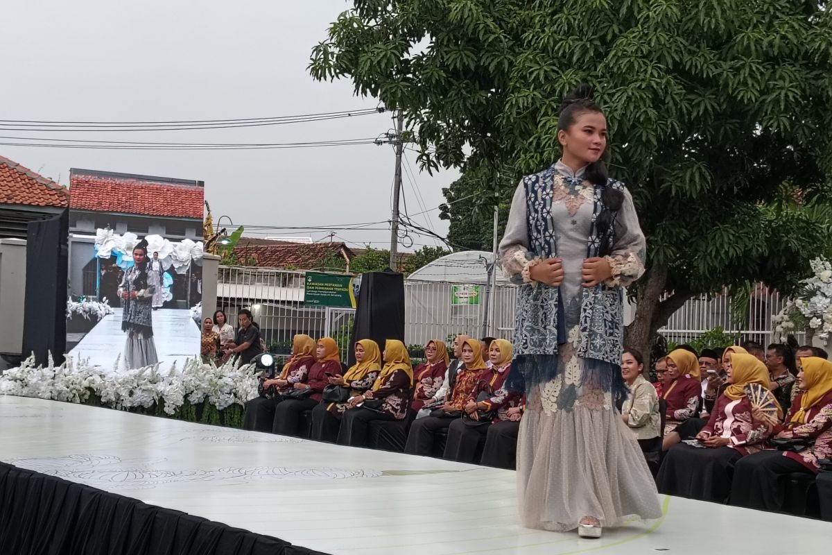 Lapas Bulu Semarang gelar peragaan busana angkat batik warga binaan