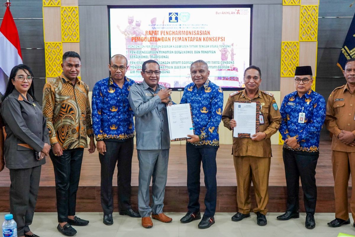 Kemenkum NTT dan Pemkab TTU mengharmonisasikan dua raperda tata kelola pemda