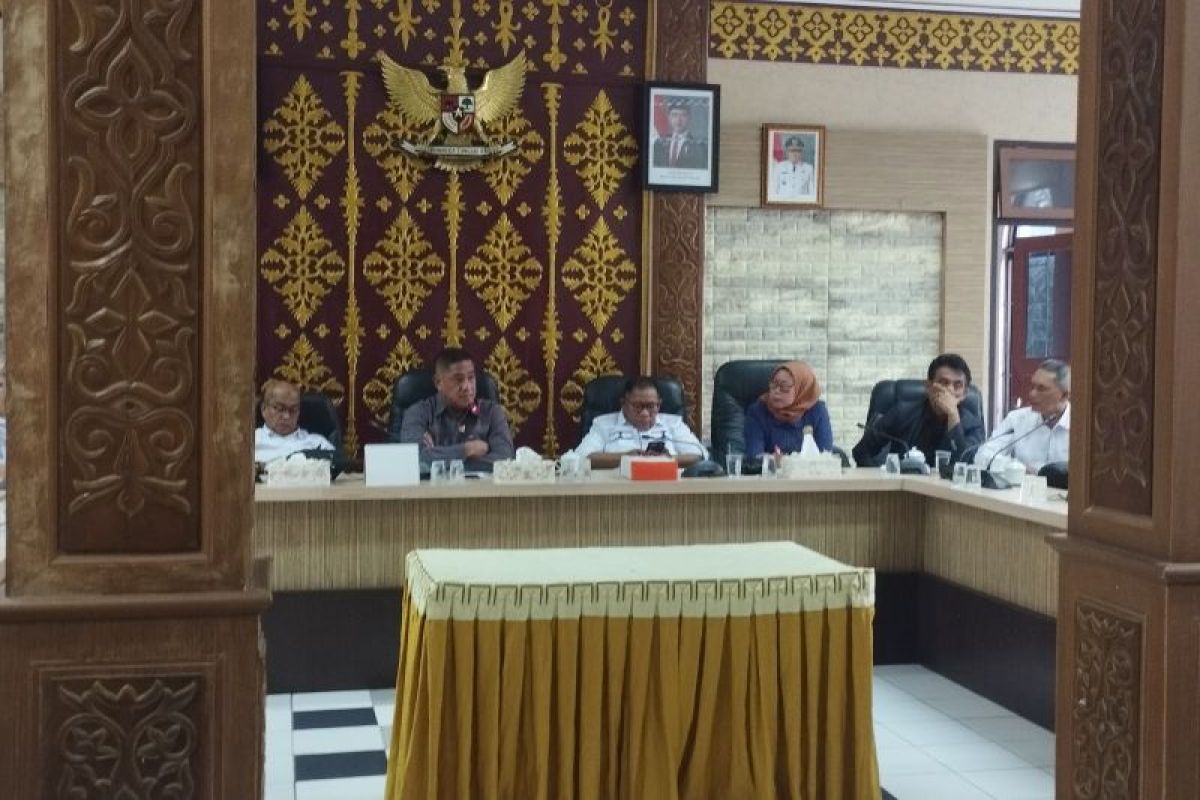 DPRD Dumai minta perusahaan Mayatama dan Icon Net rapikan kabel sembrawut