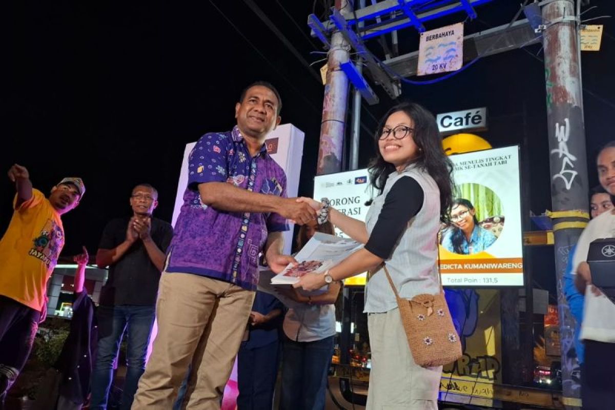 "Sempe" budaya Papua yang terancam dalam lingkaran wadah plastik