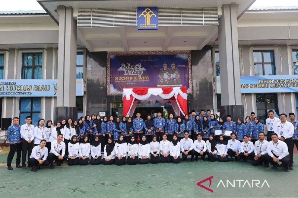 Upacara Peringatan Hari Ibu Ke-97 di Kemenkum Riau