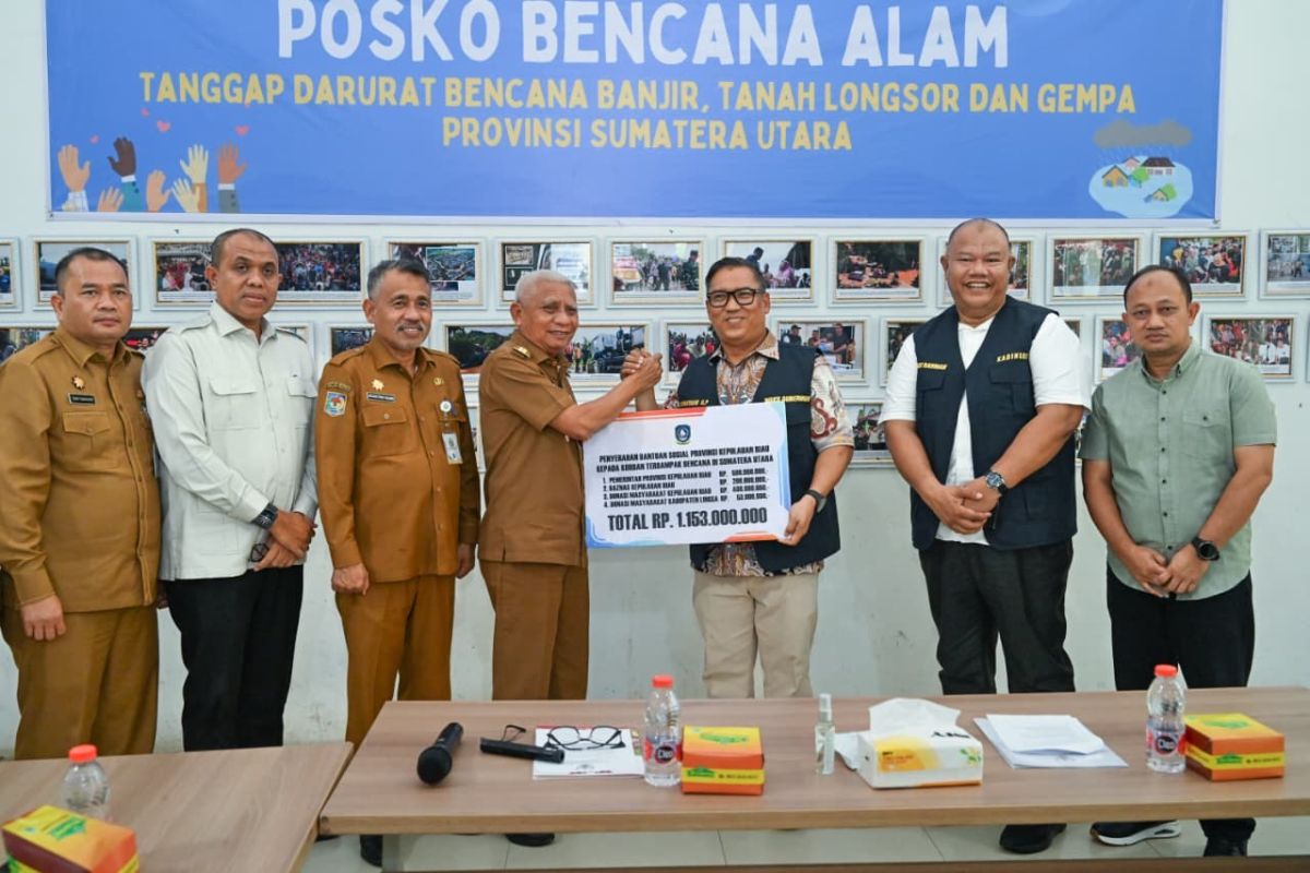 Wagub Kepri serahkan bantuan bencana Rp1,153 miliar ke Pemprov Sumut