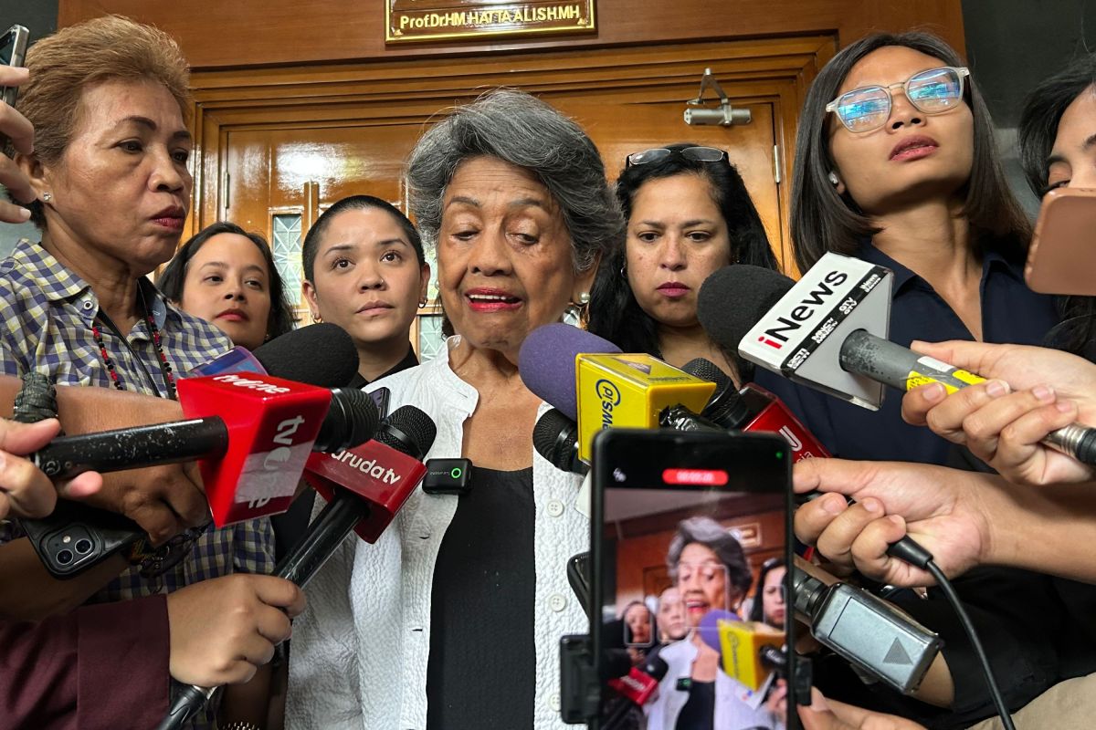 Ibunda Nadiem Makarim berterima kasih karena sidang anaknya ditunda