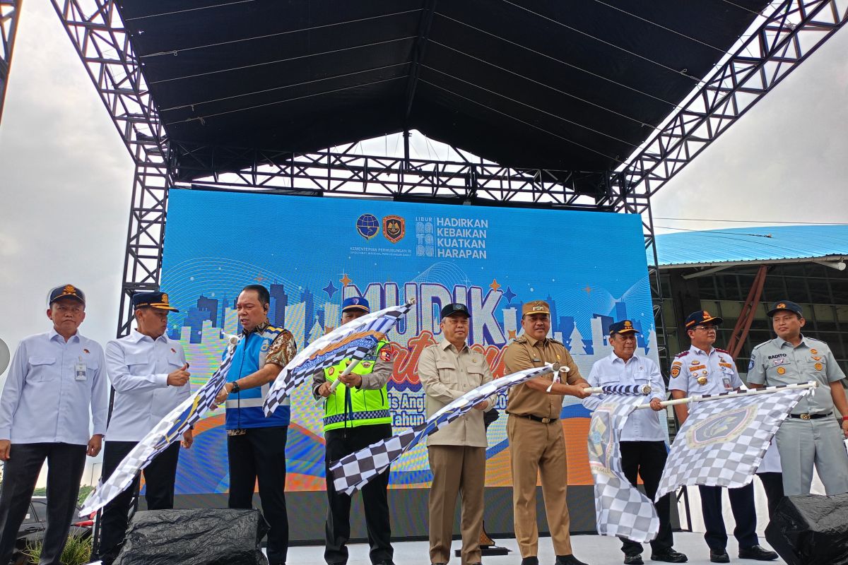 Menhub lepas ribuan penumpang bus mudik gratis Natal dan Tahun Baru