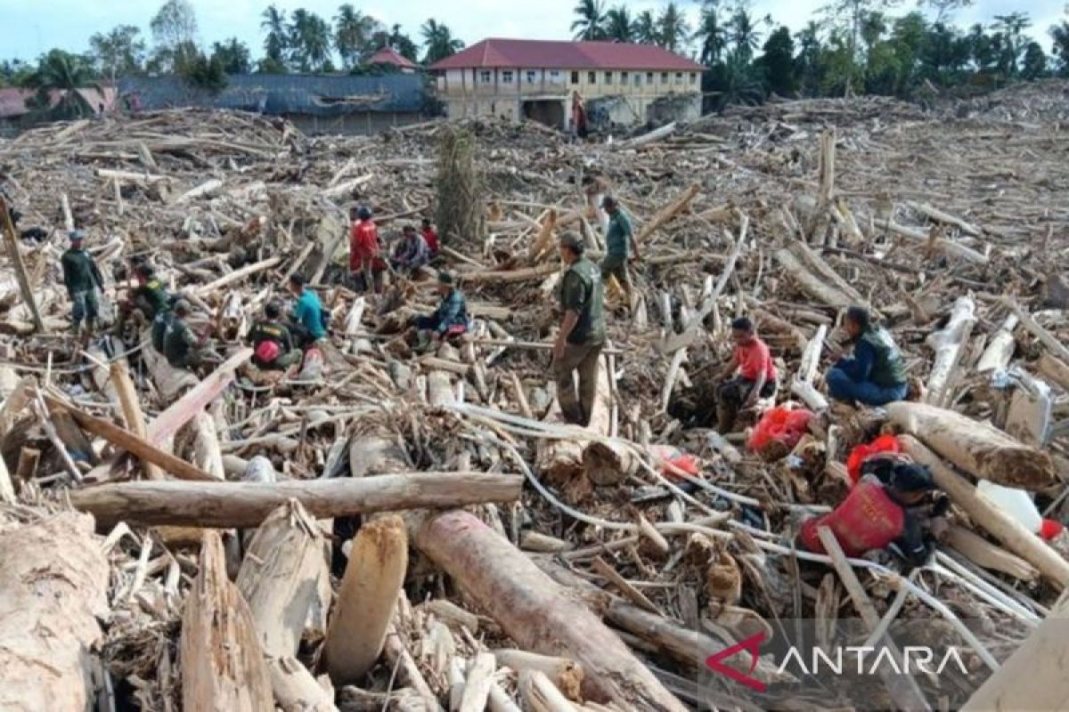 BNPB: TNI-Polri dan petugas kerja 20 jam per hari pulihkan Sumatera