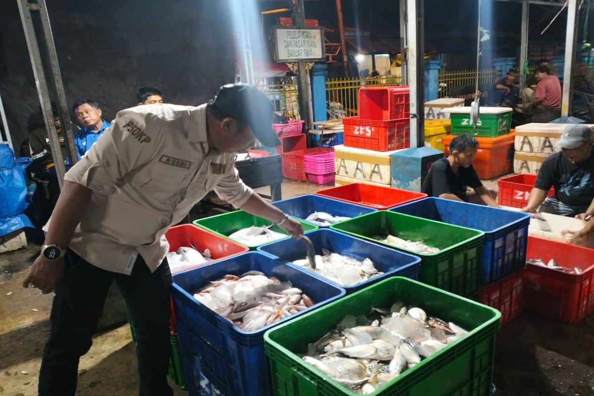 DKP Kalsel beri bantuan ikan 2,1 ton untuk haul Guru Sekumpul