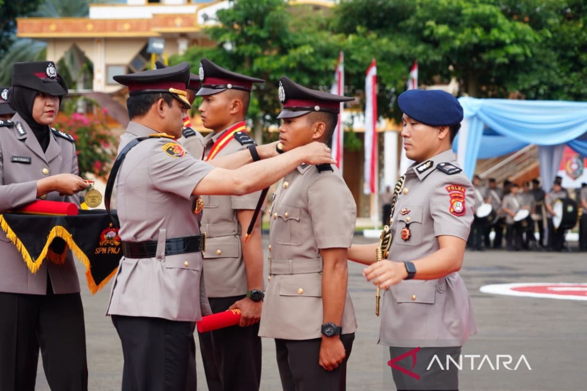 Kapolda Metro tegaskan profesionalisme & pengabdian saat menutup Diktuba Polri