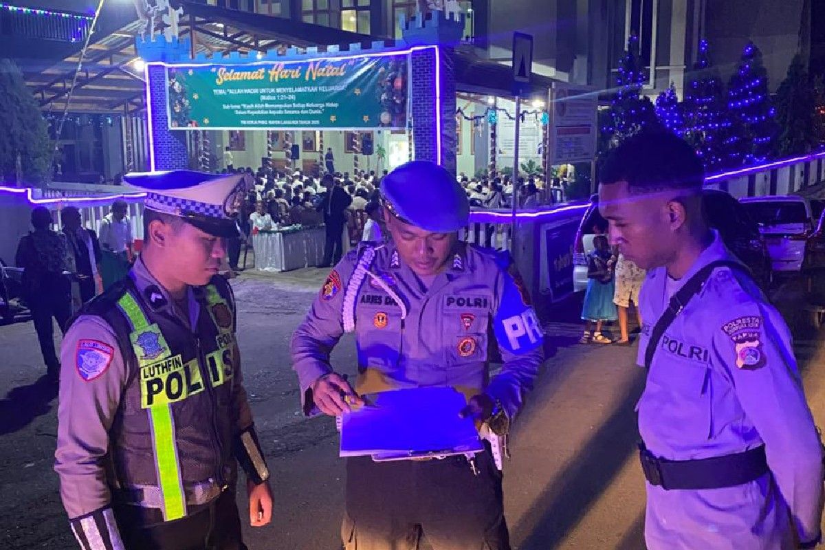 350 personel menjaga 35 gereja saat ibadah malam Natal di Kota Jayapura
