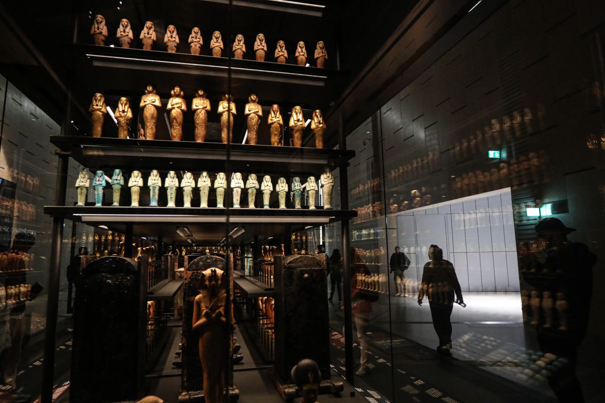 Mengintip koleksi peninggalan kuno yang memukau Museum Besar Mesir