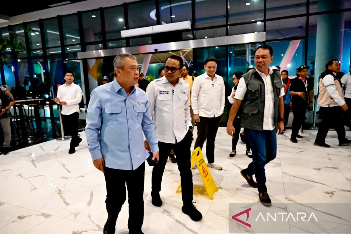 Menhub pastikan kelancaran angkutan di penyeberangan Jawa-Sumatera