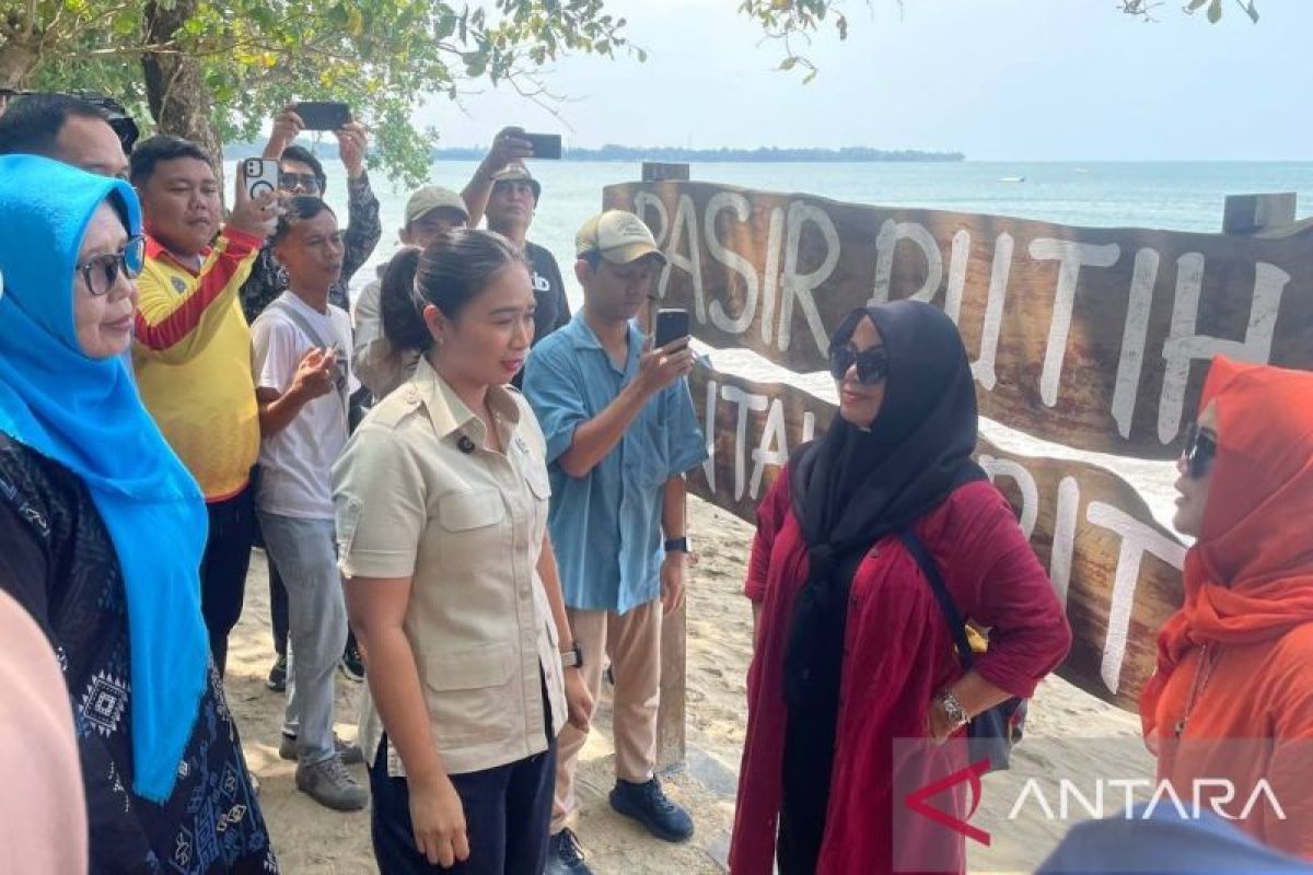 Wamenpar tinjau kesiapan wisata Anyer sambut libur Nataru 2026